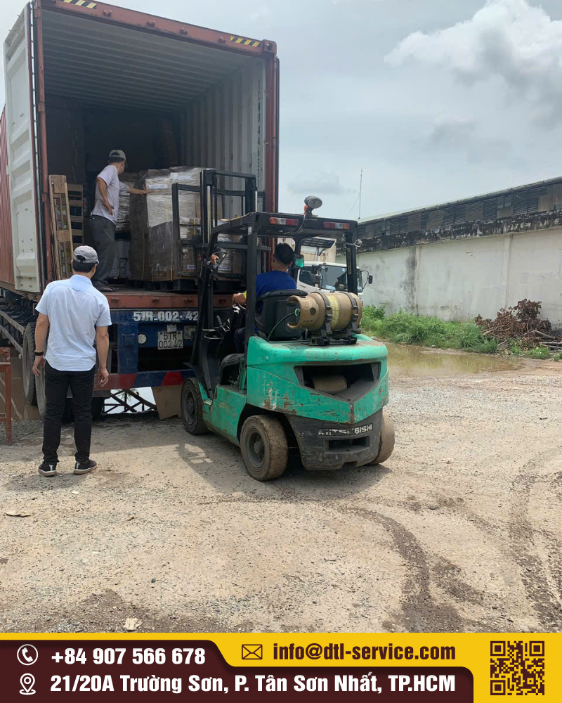Nhiều yếu tố như trọng lượng, kích thước ảnh hưởng cước gửi Singapore